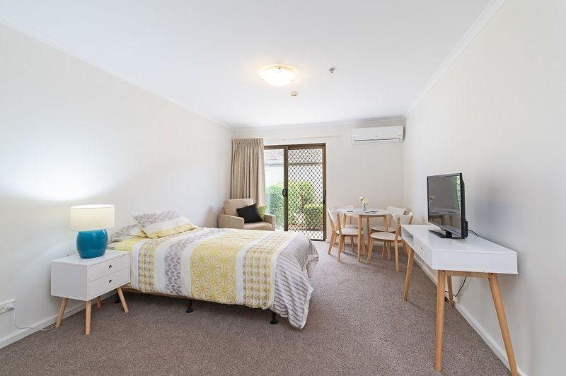 Lovely, light filled serviced apartment surrounded by tranquil gardens