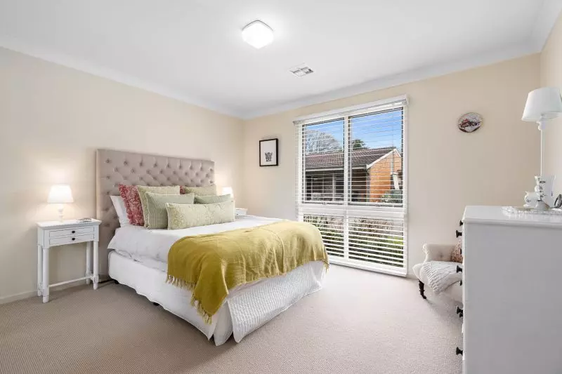 Sun-filled, Freestanding 3 Bedroom Cottage