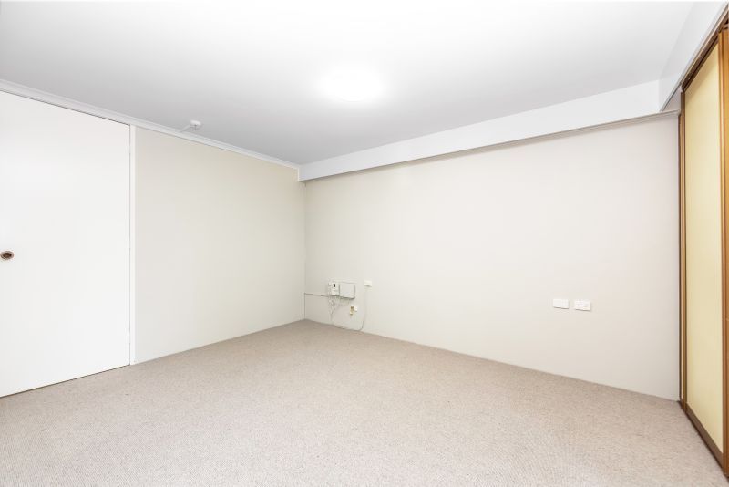 Ground Floor Spacious Unit!