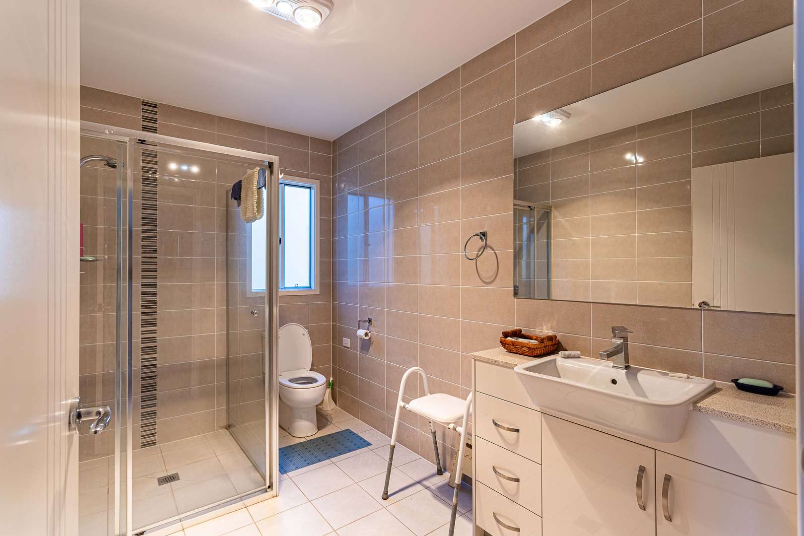 Palm Lake Resort Fern Bay - Close to all amenities