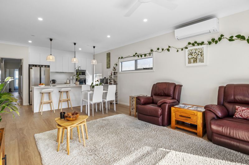 A light-filled modern 2-bedroom home
