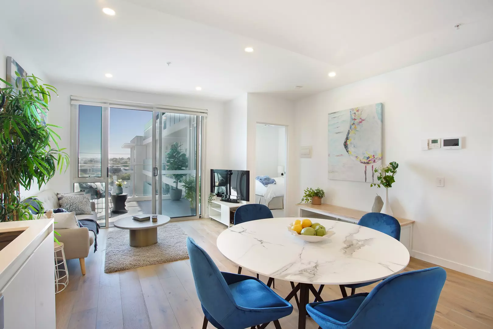 Big on Style, Easy on The Wallet!