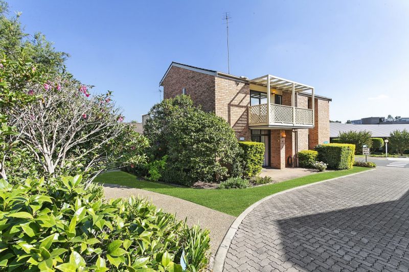 Sunny 2 Bedroom refurbished unit in Secure Retirement Village