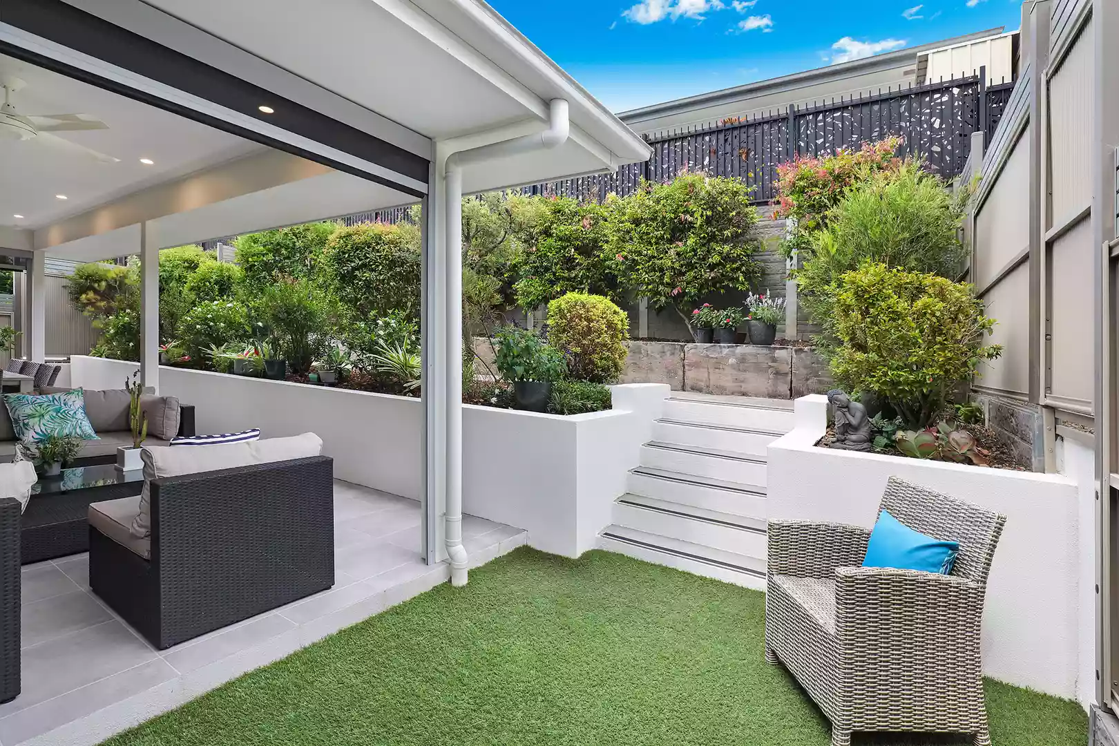 V118 Halcyon Lakeside