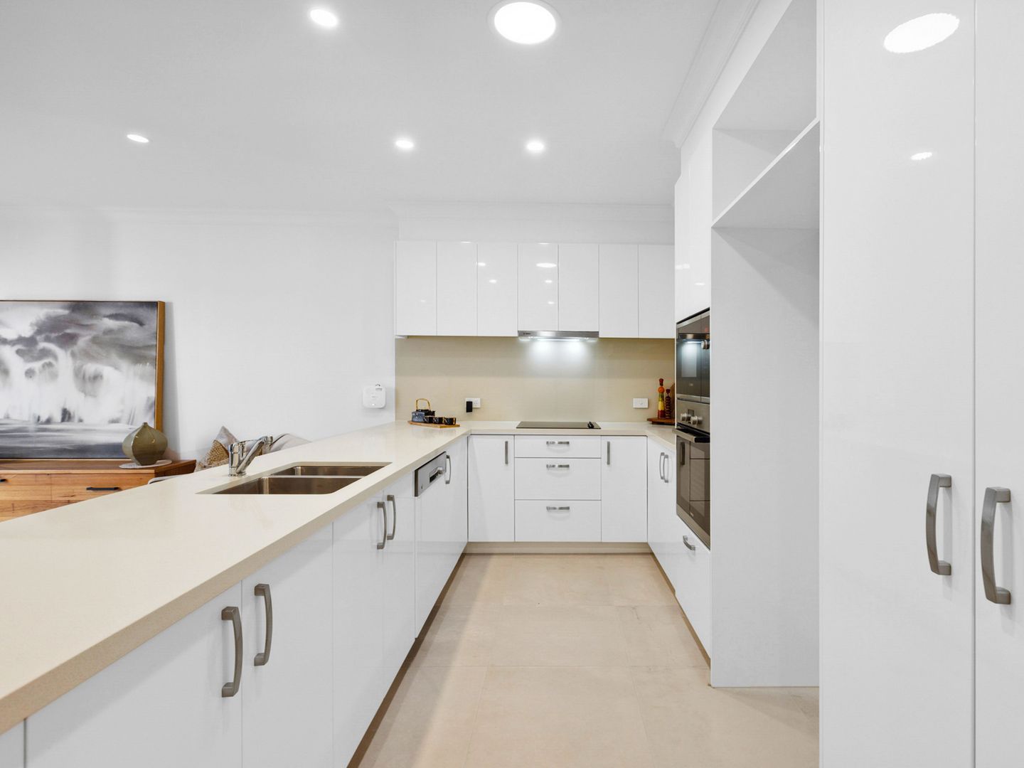 Experience Luxury Living at 6 Blueridge Close, Avondale Heights!