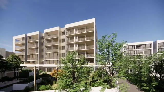 A stunning ground-floor 2-bedroom and study apartment overlooking Cliveden Ave.