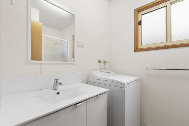 Cheerful 2 Bedroom Home- Ready for its new Owners!