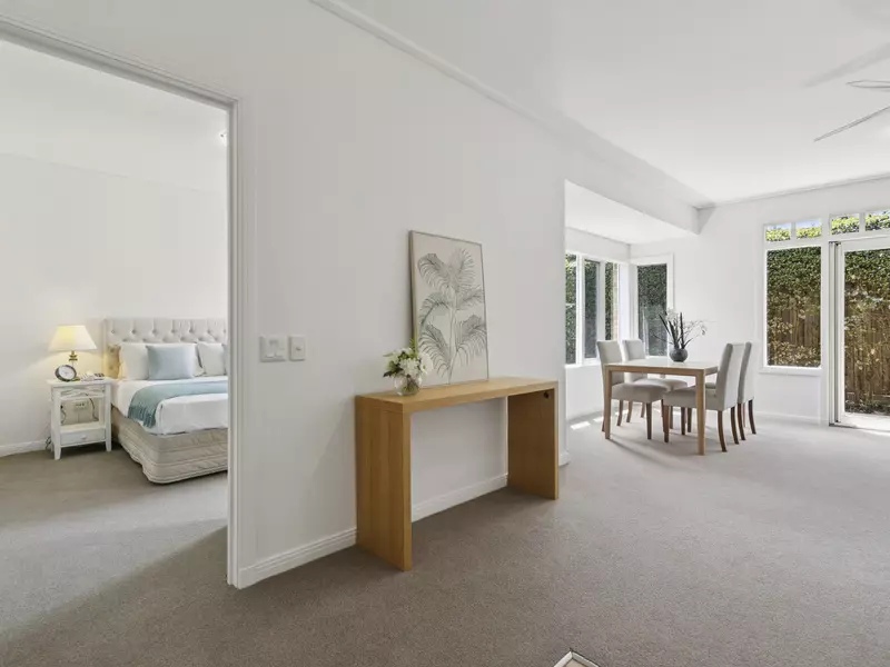 Refreshed Villa, Private garden and Open-plan Living