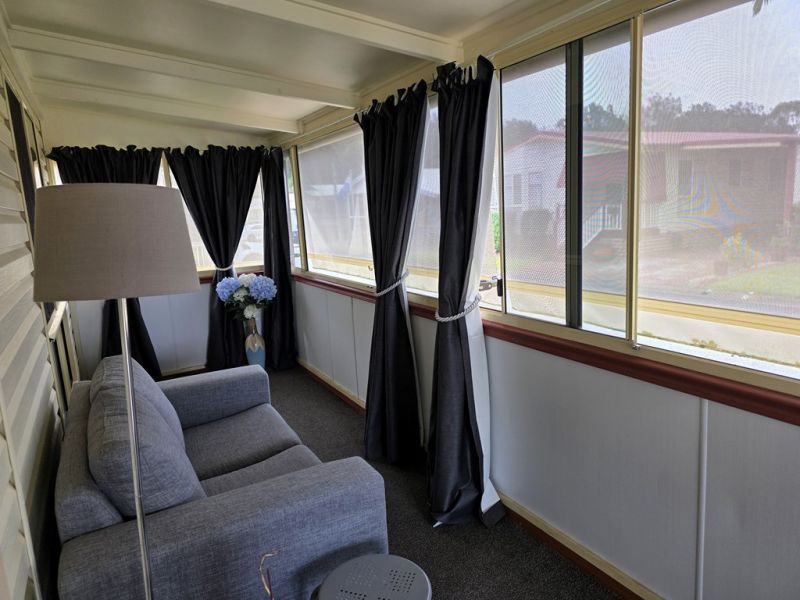 Corner Gem: Sunny 2-Bed Home