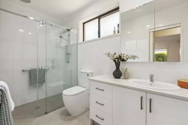 North-facing 1-bedroom villa with beautiful sun-drenched sunroom