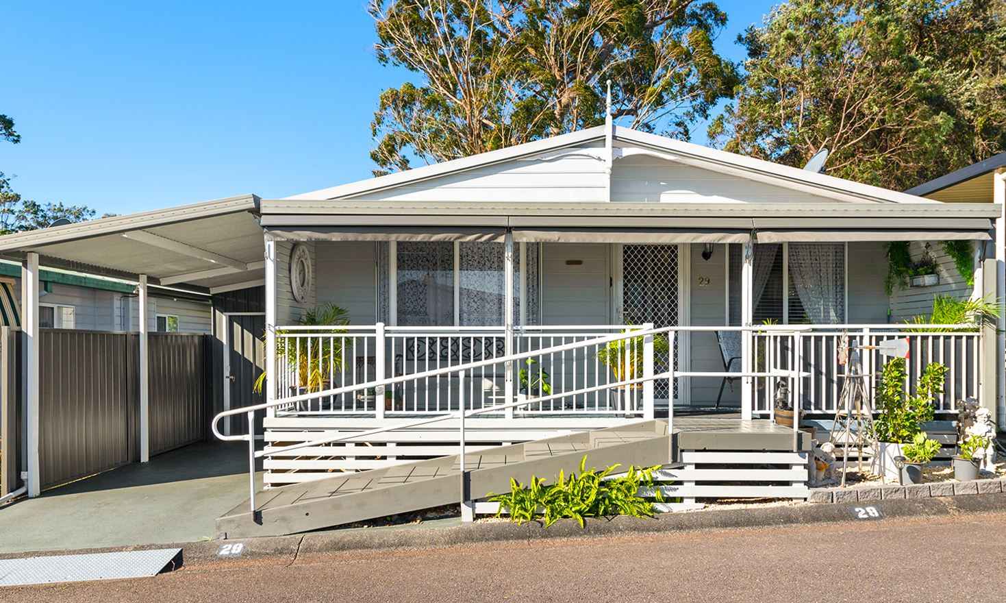 Perfect Presentation - Gorgeous rear garden with park like view - Air Conditioned