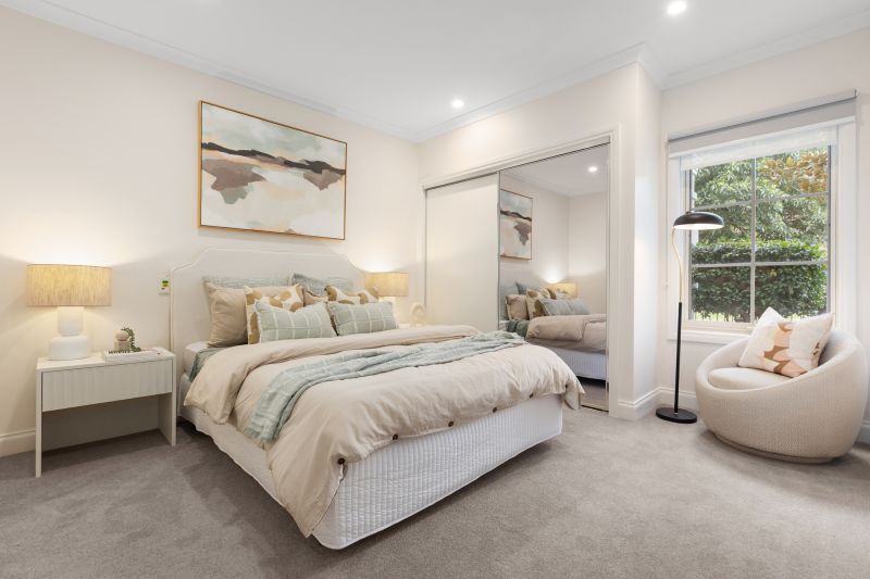 Delightful east-facing, spacious ground-floor one-bedroom apartment