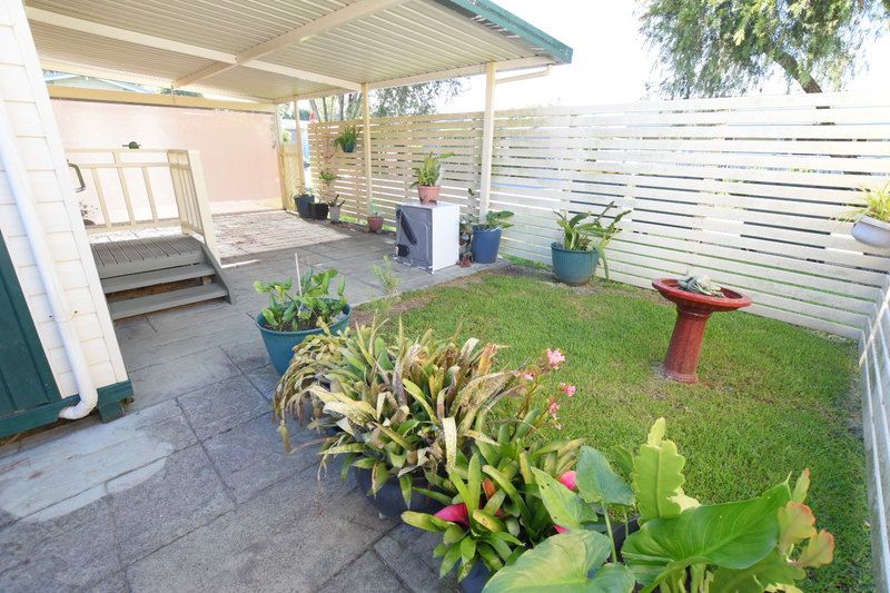 2 bedroom cottage style home with large wrap around verandah!