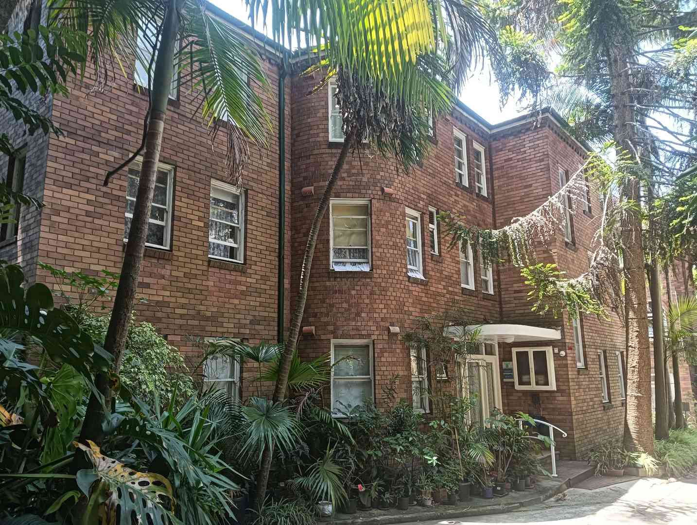 Caretaker Role for Active able Senior Flatmate