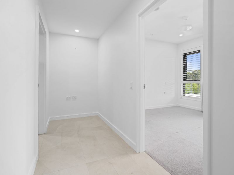 Oversized one bedder with lake views