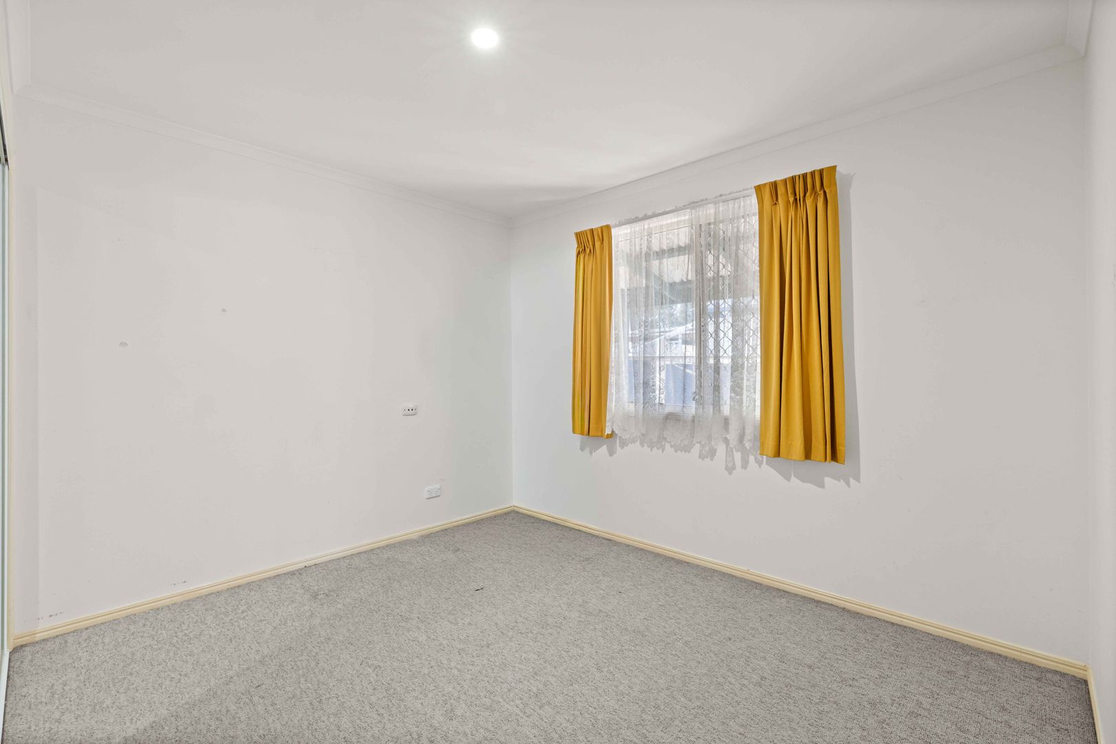 Dog friendly home in popular Bow Street and close to the Indoor Heated Pool.
