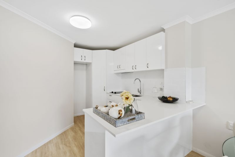 Spacious one-bedroom apartment with views