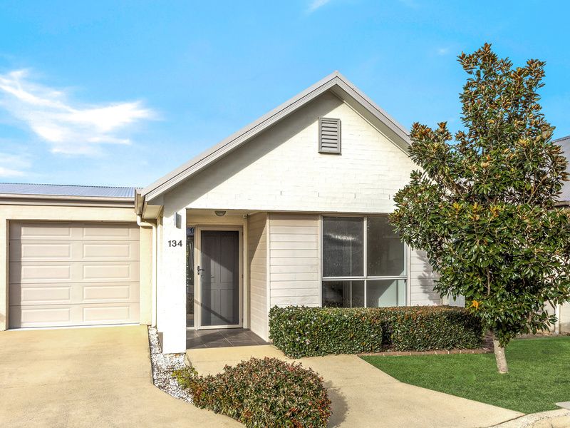 Bright Villa with Private Garden and Covered Alfresco