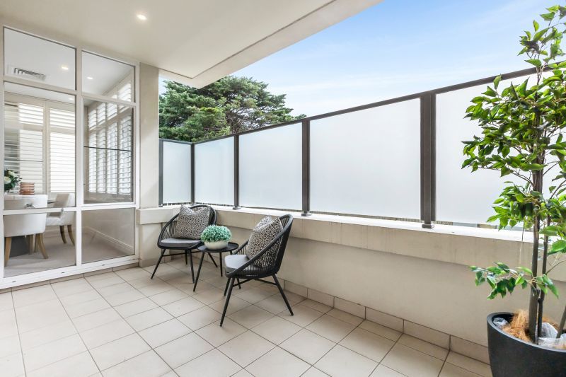 West-facing two-bedroom apartment!