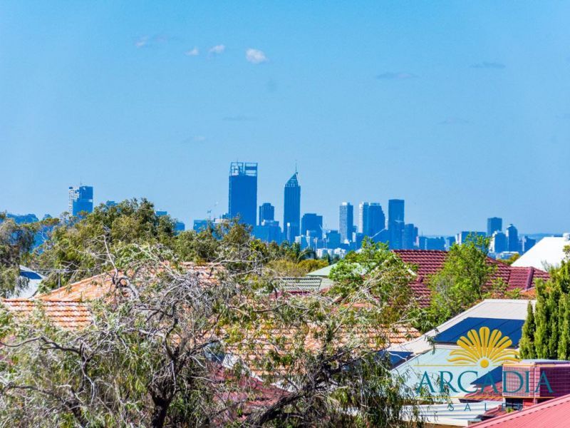 Arcadia Waters Bicton - Views, Views & More Views...