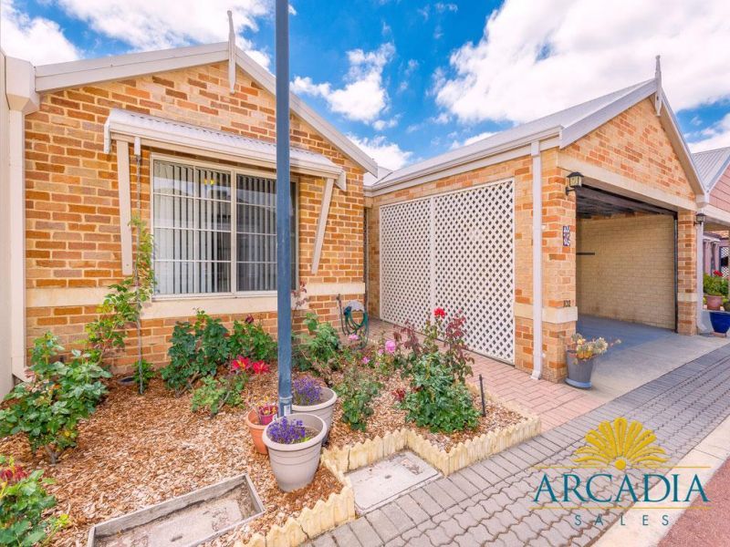 ARCADIA WATERS MADDINGTON - Close to the Clubhouse, with Stone Benchtops.