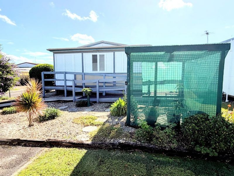 Spacious Home, Enclosed Veranda & Solar Power