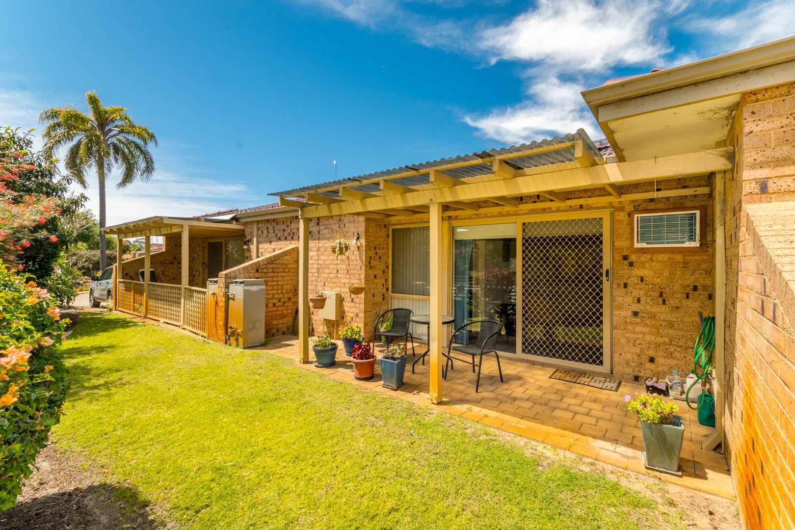 One bedroom unit overlooking gorgeous Bibra Lake