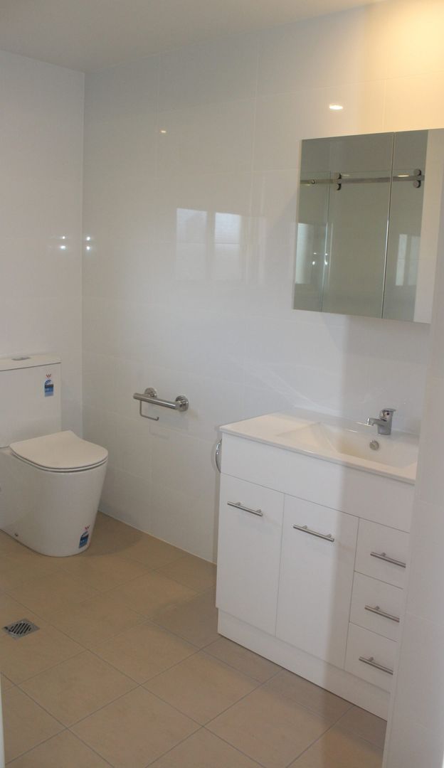Beautifully Renovated Freestanding Villa