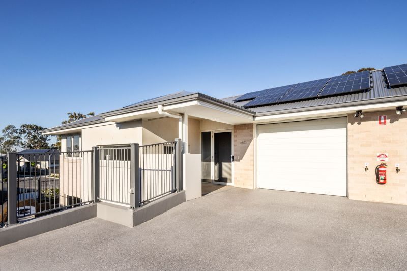 Relaxed retirement living with golf course views