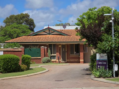 Welcoming two bedroom Vila - Perfect location in Bentley (refurbished before settlement)