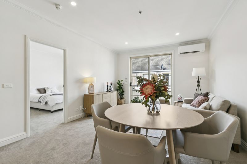 One-bedroom apartment with a large double balcony