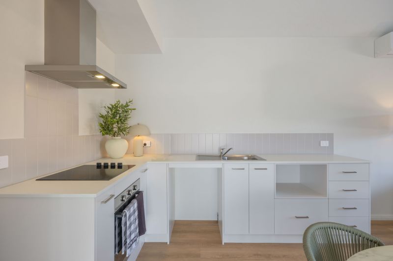 Light filled, modern 2 bed home