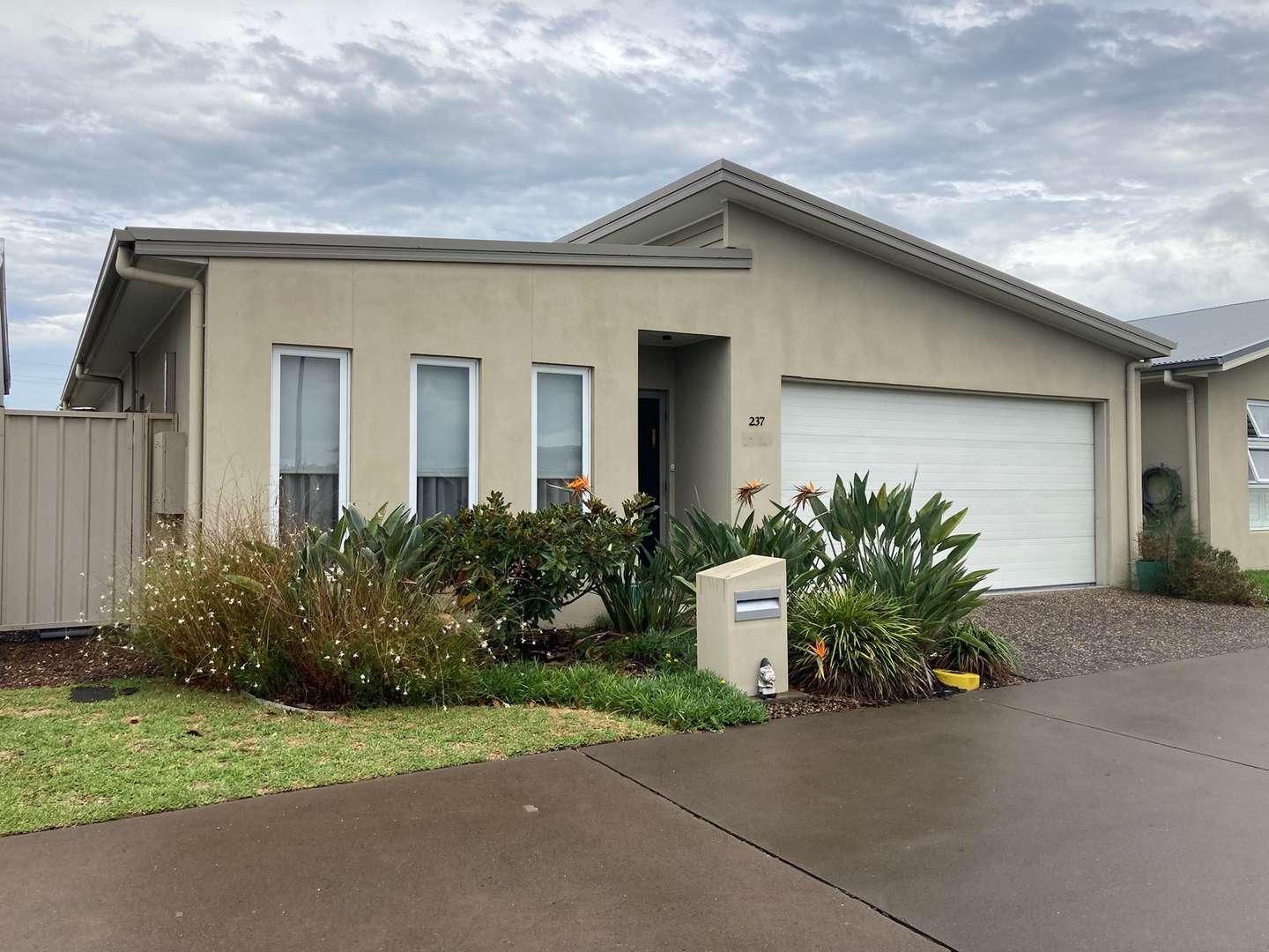 Palm Lake Resort Fern Bay - Close to all amenities