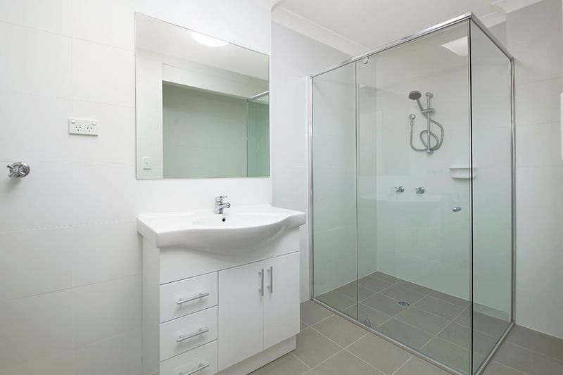 Apt 30A - Fully renovated 2-bed, delightful garden views. 