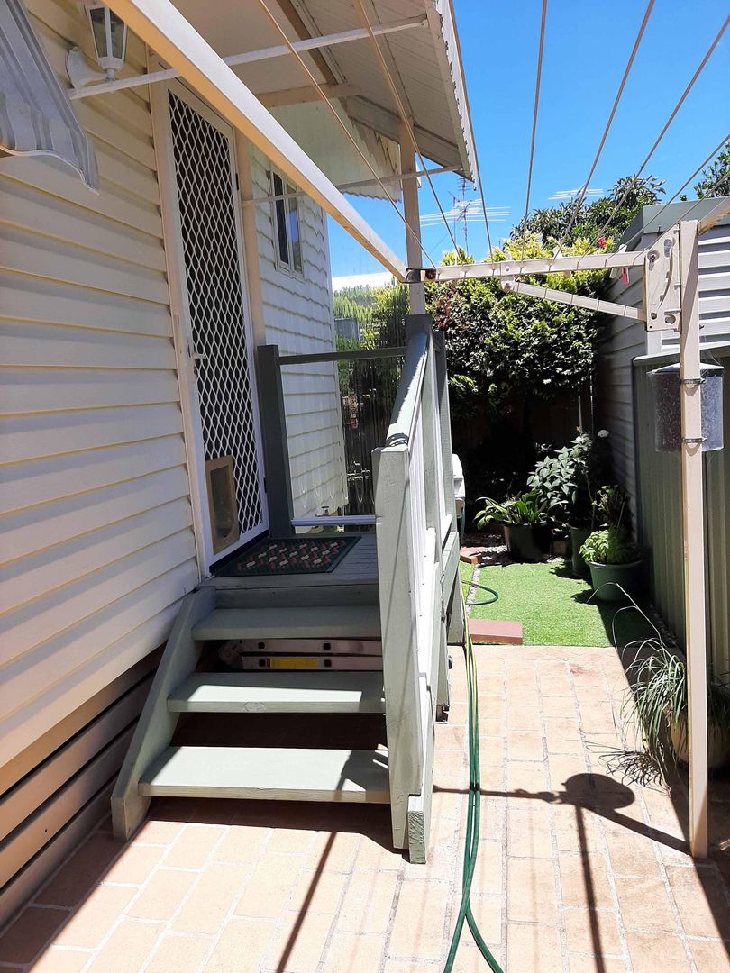 UNDER OFFER - a big deduction for URGENT SALE!- 