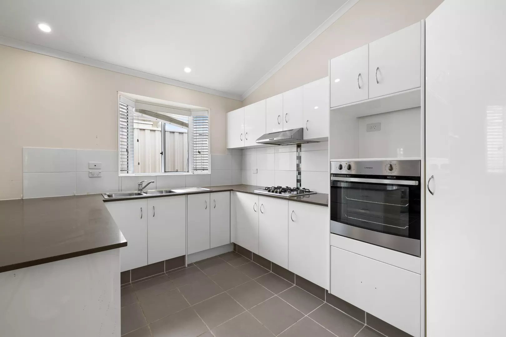 Two bedroom plus study Bottlebrush design home in Palm Lake Resort Eagleby