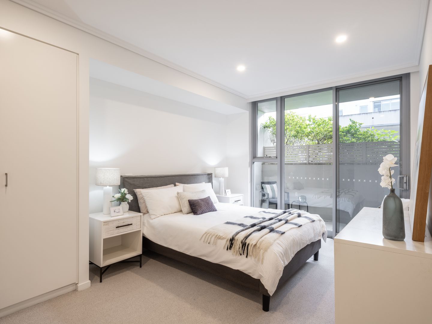 Luxury 2 bedroom plus study, 2 bathroom 