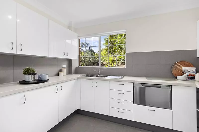 Ideally located, stylish ground floor unit near the Clubhouse.