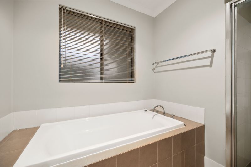 Spacious Riverside Family Retreat!