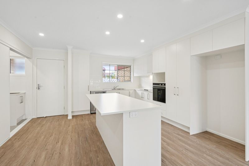 Beautiful two bedroom, one bathroom villa with lock up garage.