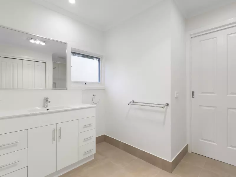 A Fresh Start - Updated Unit, Garden Outlook