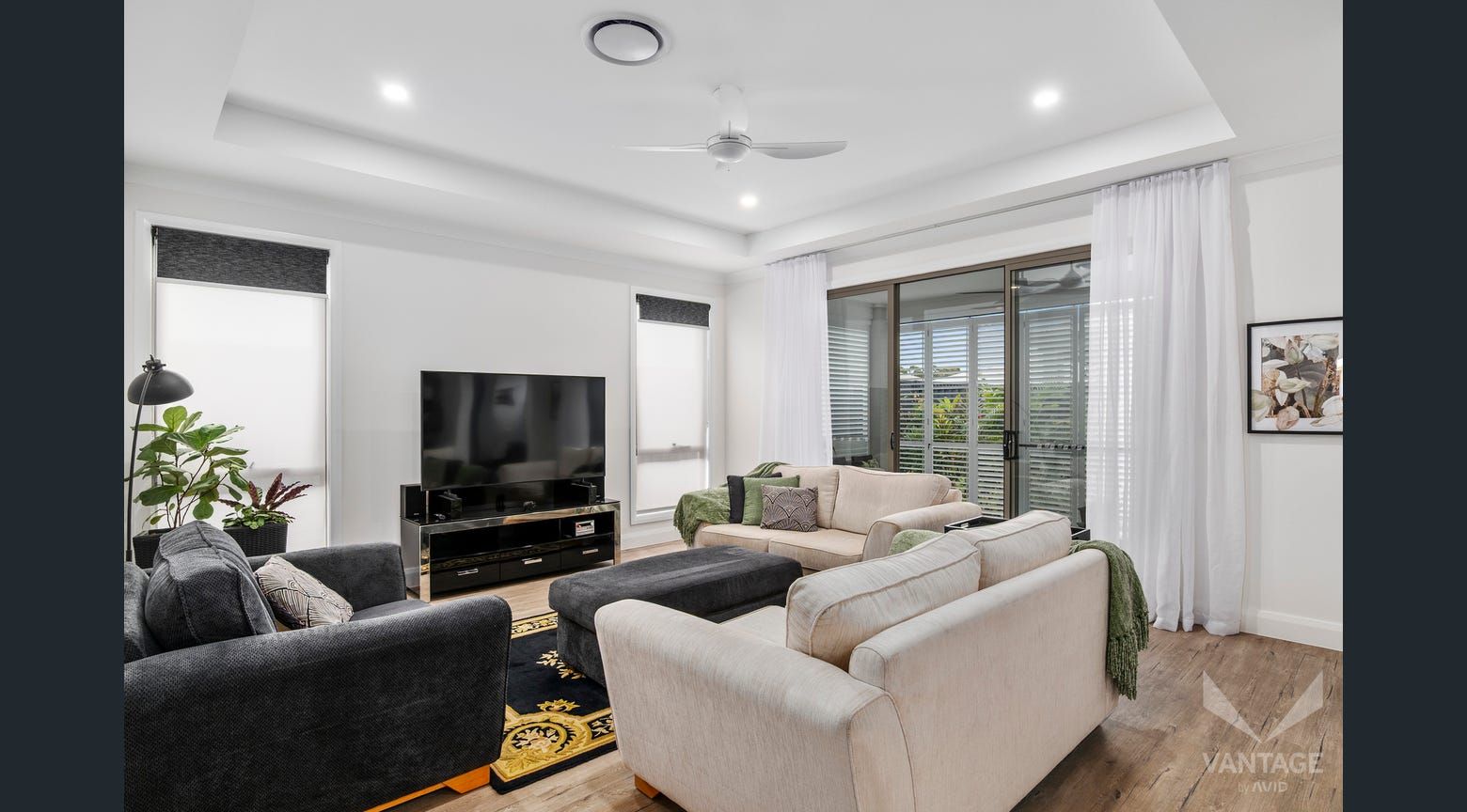 Stylish, Sophisticated & Just Like New- A Showstopper in Logan Village Green