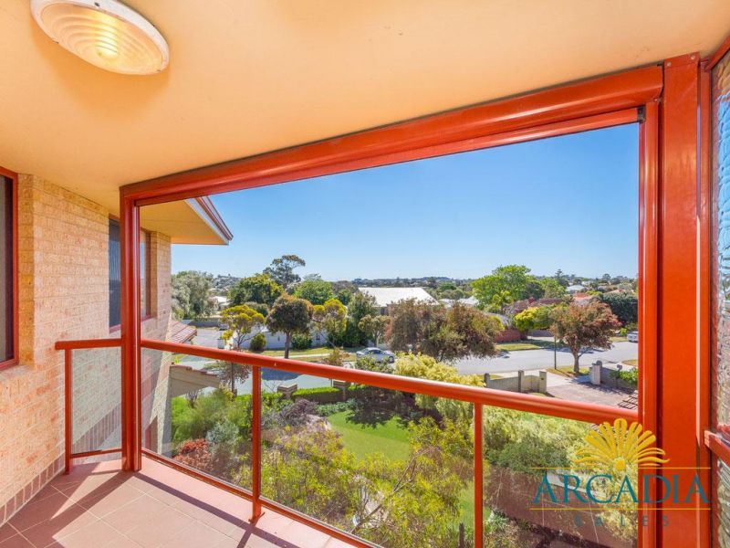 Arcadia Waters Bicton - Views, Views & More Views...