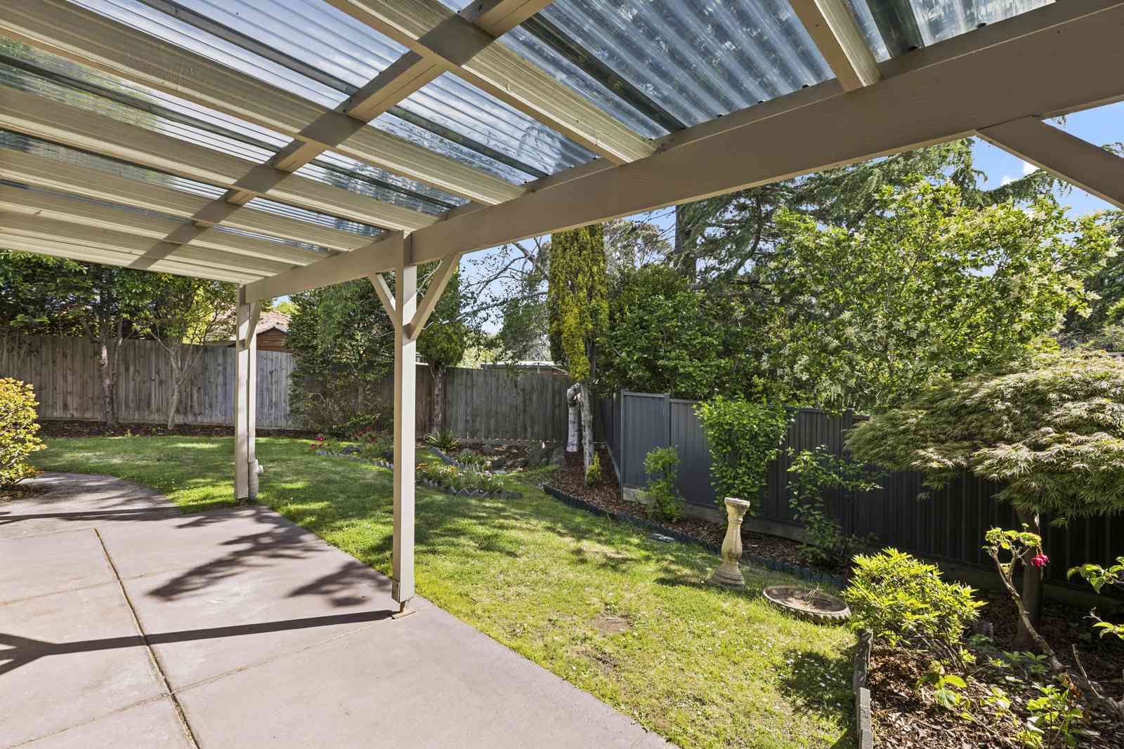 Beautiful two-bed villa on a large block