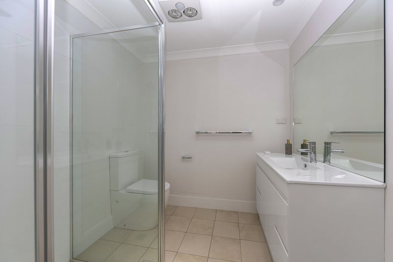 Inviting Three-Bedroom Villa in Garden Setting