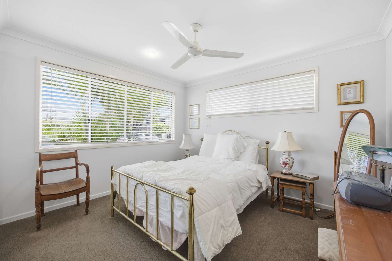 Sophisticated Lakefront Luxury