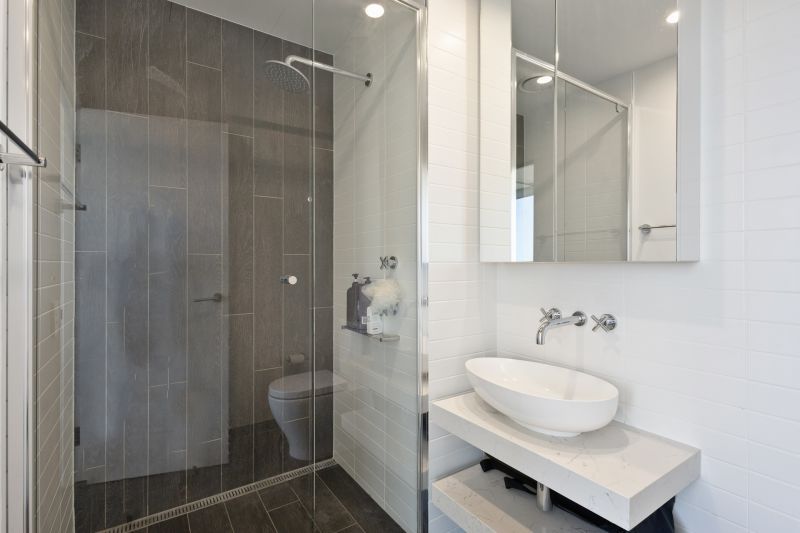 Great Location, Modern & Professional Lifestyle!