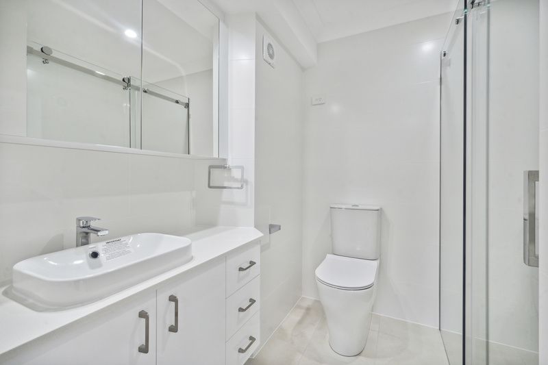 Luxury Serviced Apartment in Vibrant Lutanda Manor