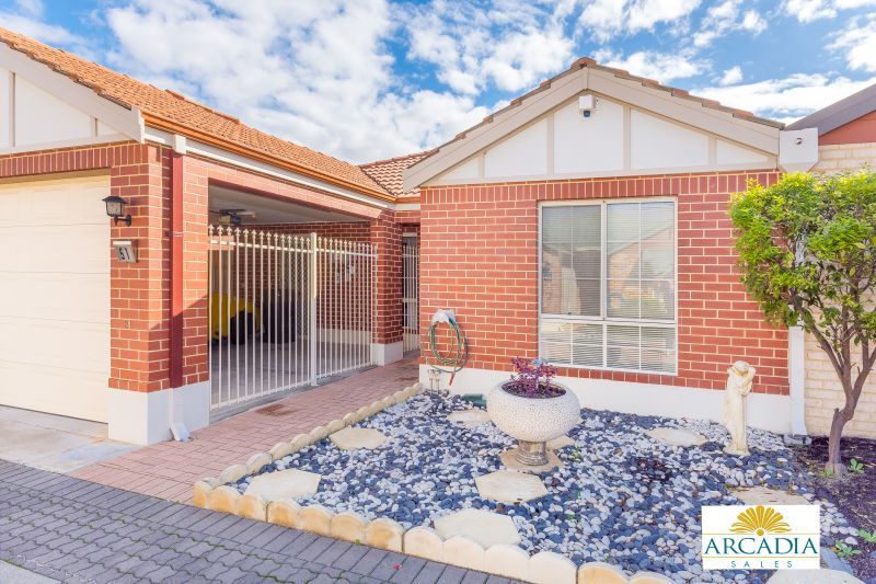 ARCADIA WATERS MADDINGTON - Located in the Middle of the Village