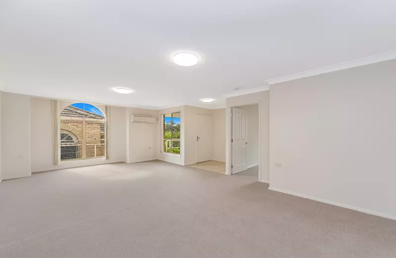 Spacious Open Plan Villa with Garage and Sunny Patio